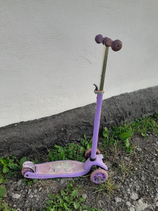 Продам самокат для девочки.