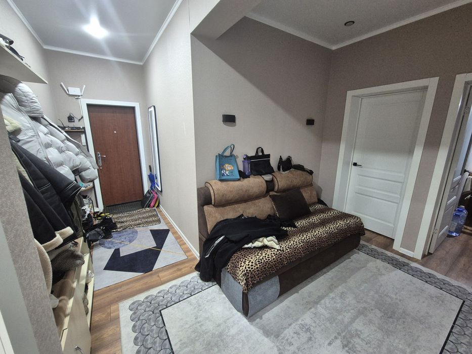 Квартира просторная и тёплая.