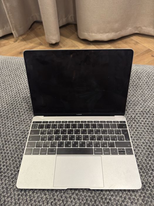 Продам Macbook 2015