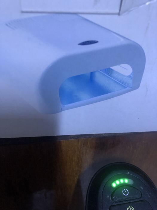 Уф лампы для наращивания ногтей.