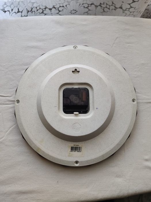 Часы настенные квадратные