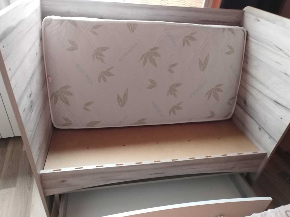 Детско легло с люлеещ механизъм "Краси" + 2 матрака 60х120