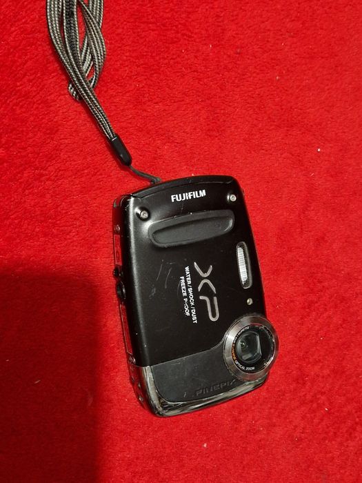 Aparat foto Fujifilm fără accesorii, doar baterie