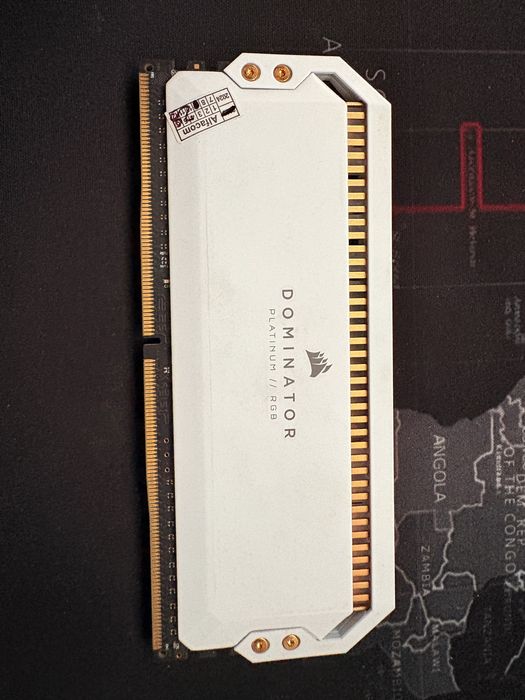 Оперативная память Corsair Dominator Platinum RGB 8GB DDR4 3200MHz