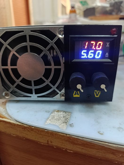 Автомобильное зарядное устройство