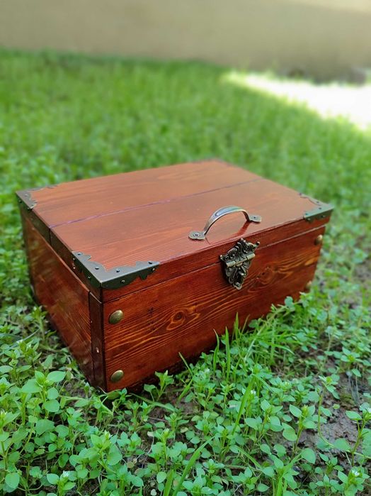 Шкатулка -сундучок ручной работы