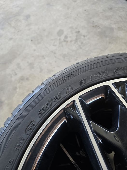 4 Броя 235/45/18 Michelin 2x7,2mm 2x6mm