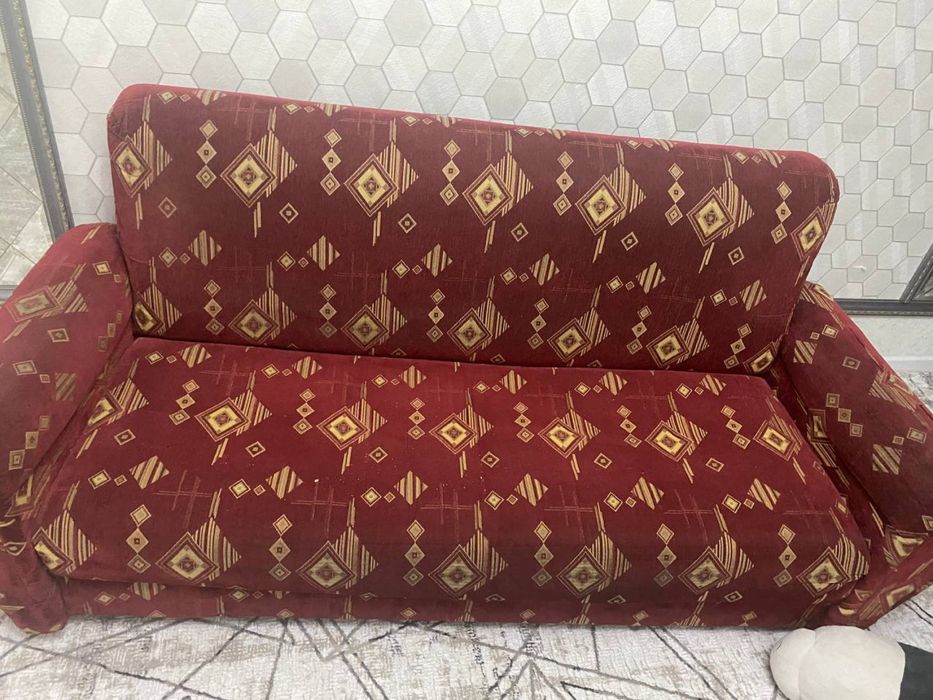 Диван с креслами.