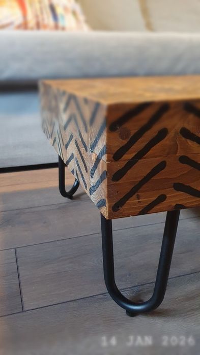 Дървена холна маса