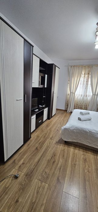 Vand garsoniera Baile Herculane zona centrala