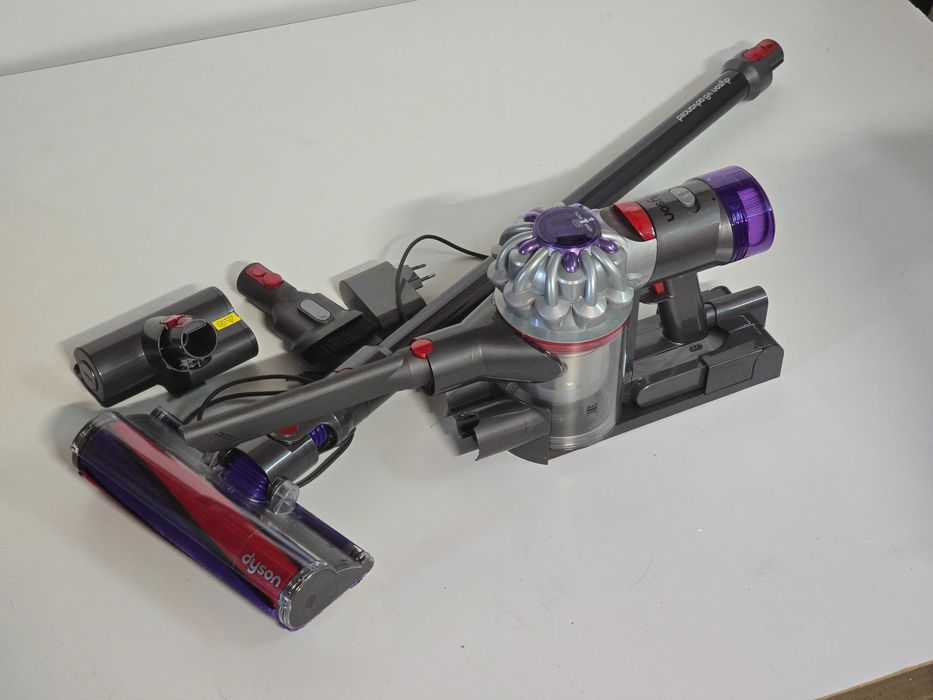 Resigilat – Aspirator vertical fără fir Dyson V8 Cyclone™ Advanced