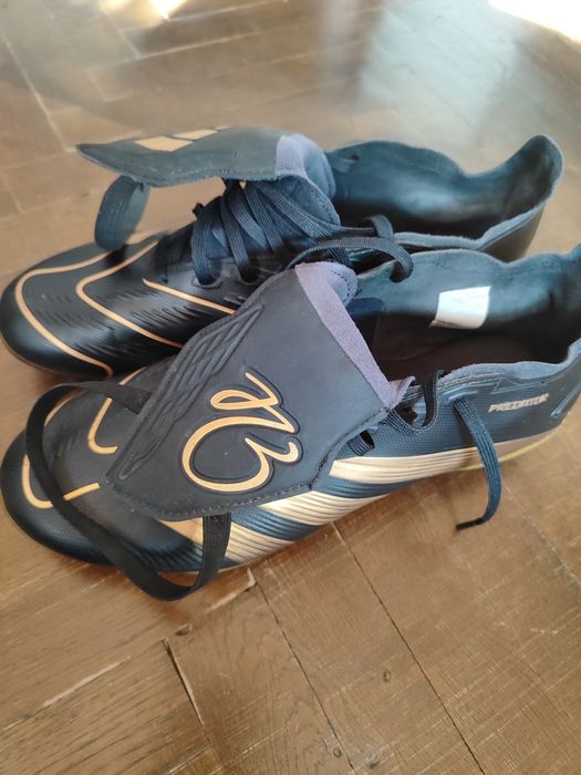 Футболни обувки Adidas predator