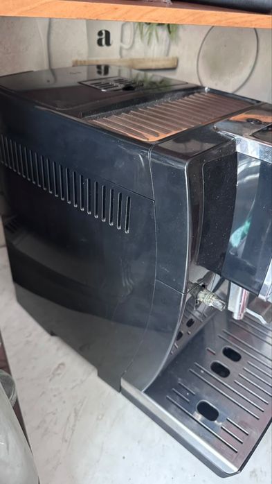 Кофе машинка delonghi