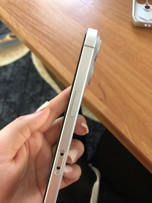 Продам Iphone 16