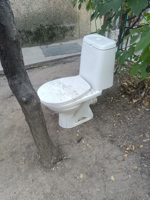 Унитаз в хорошем состояний