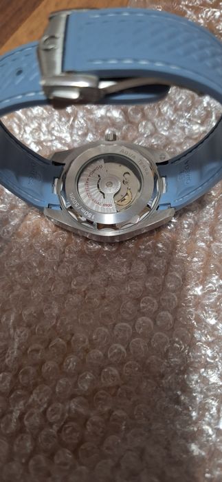 Ceas omega resistent la apa