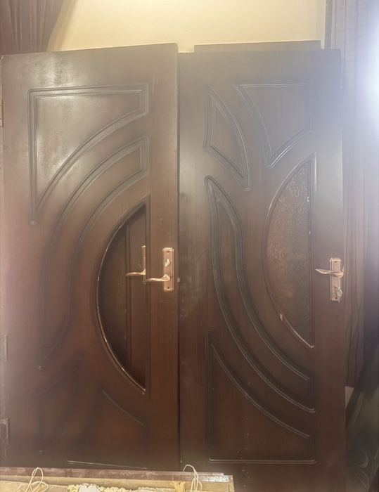Eshiklar bor 7 dona sastayanasi yaxshi narxi 600 mingdan