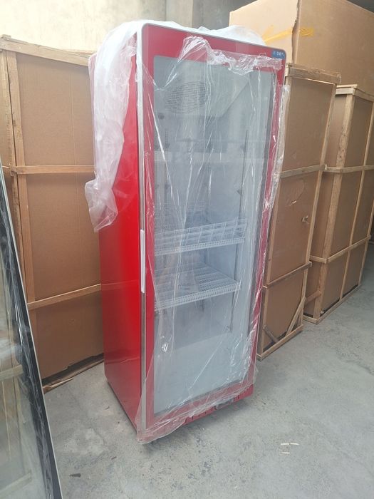 Новые фирменные витринные холодильники  DEVI  750.