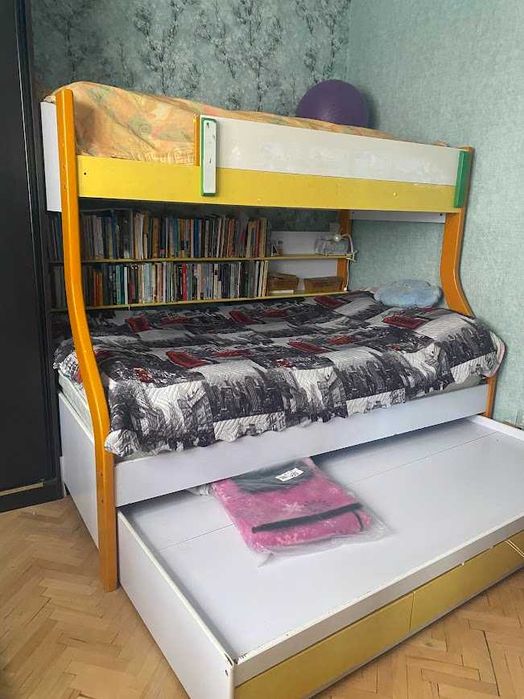 Двуетажно/триет. италианско  легло, подарък 2 матрака - намалено