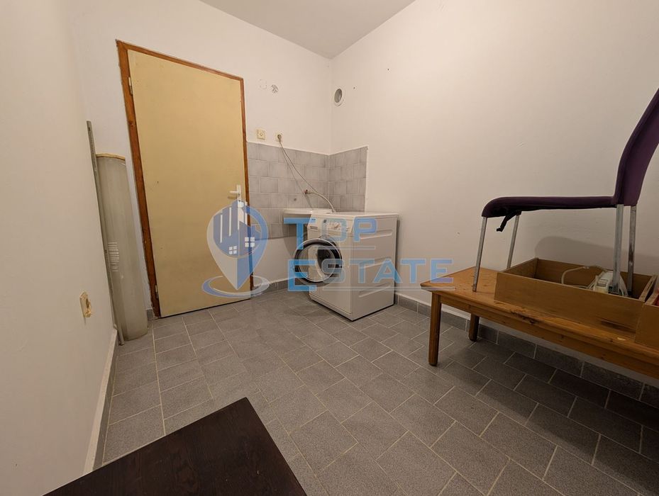 Едноетажна монолитна къща в центъра на град Златарица