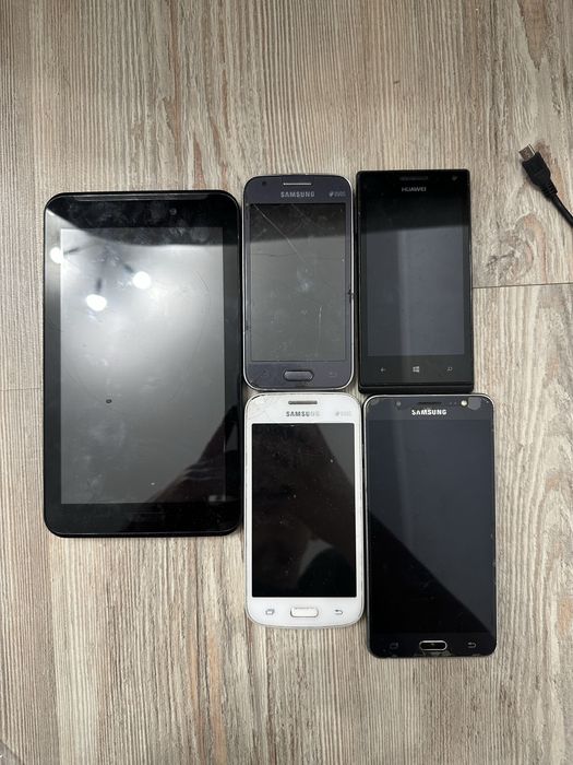 Продам телефоны на запчасти