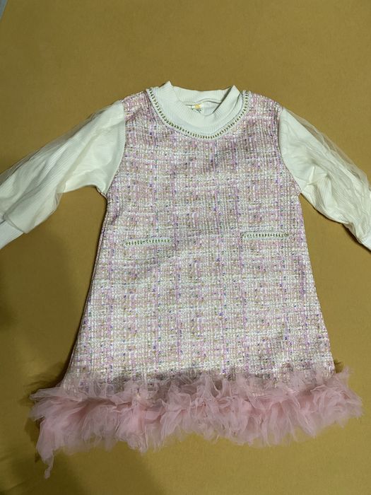 Продам нарядные платья на девочку