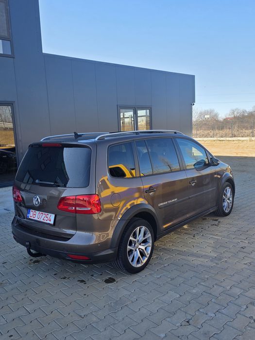 VW Touran Cross 2.0 Tdi  2015 7 locuri Full options ***