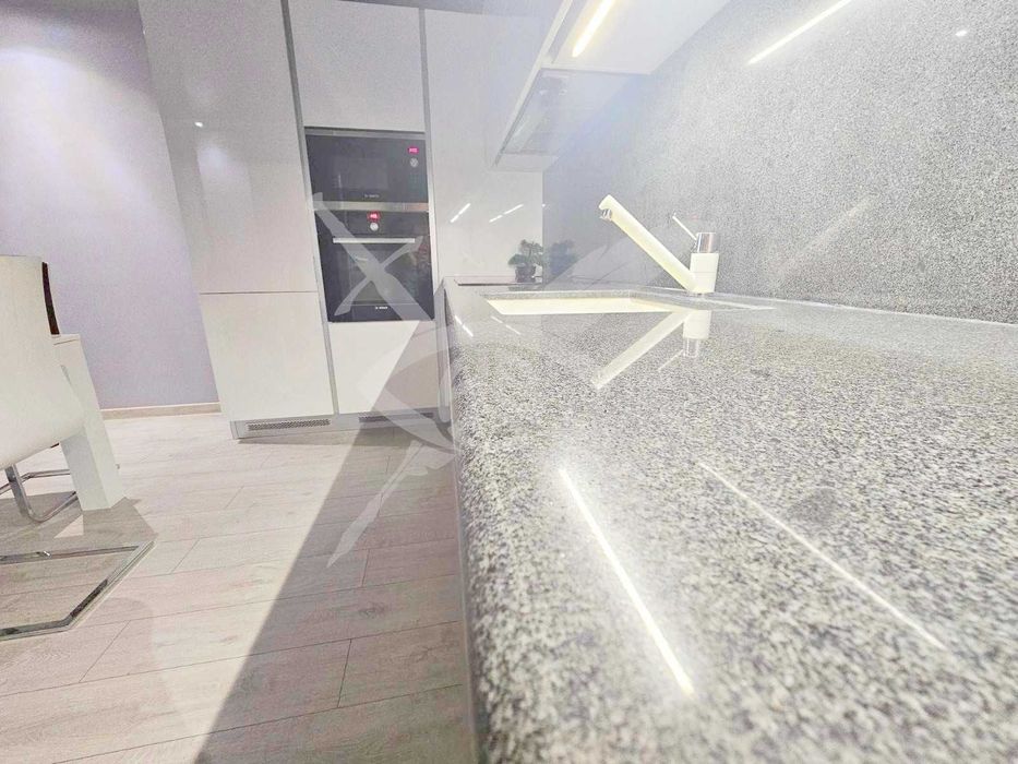 Продава се Тристаен апартамент в Пловдив, Младежки Хълм - 102 кв.м за 2942 €/кв.м - Снимка #4