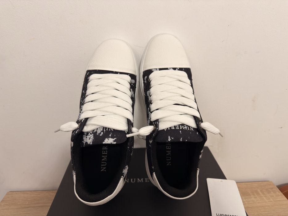! Reducere ! Adidasii numeris negri/alb
