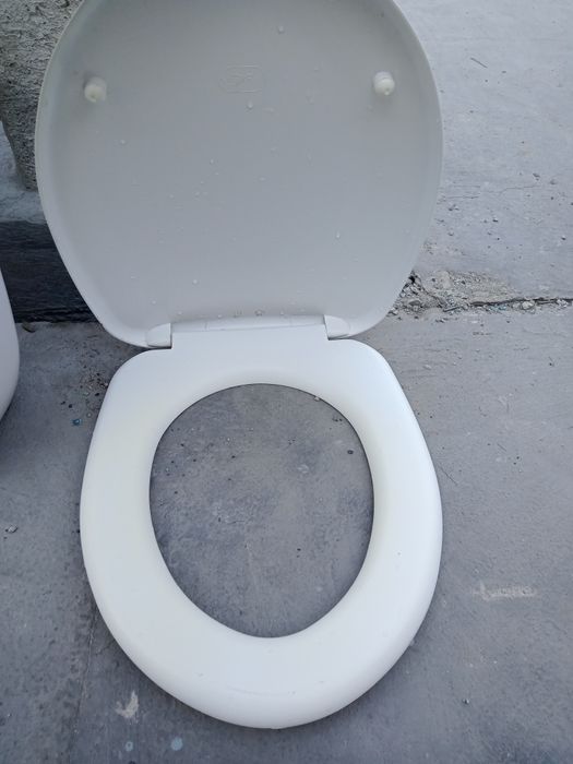 Крышка от унитаза, раковина