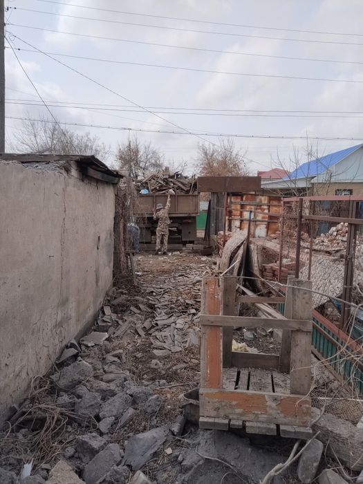 Вывоз мусора , доставка песка , баласт , перегной