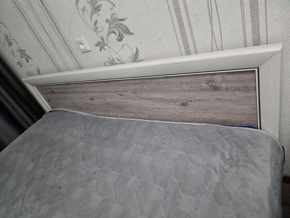 Двухспальный кроват