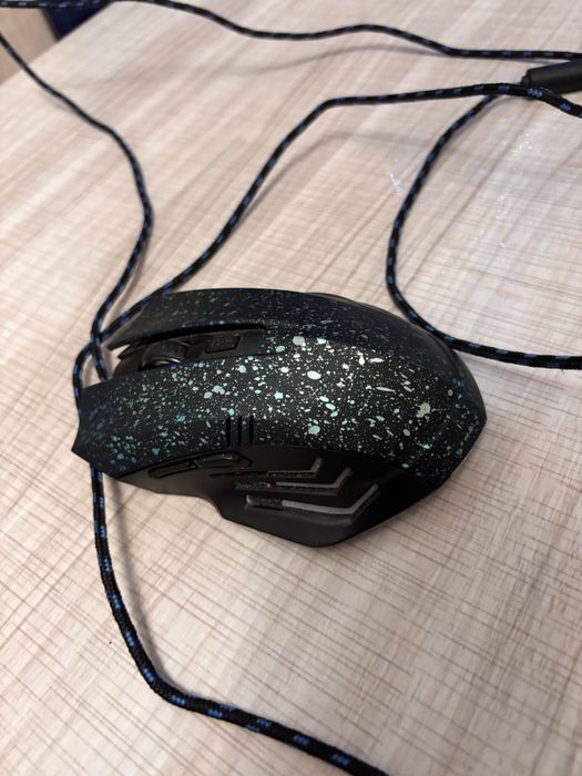 Mouse gaming cu fir