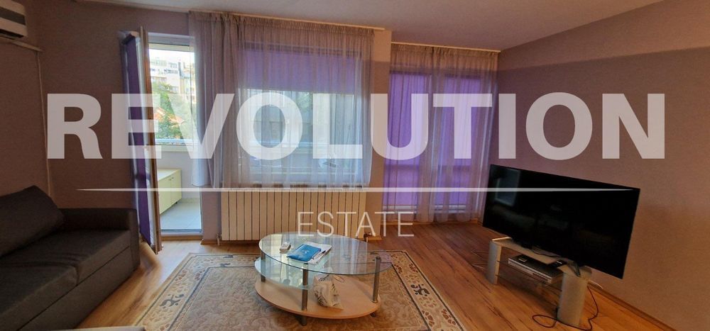 Дава се под наем Тристаен апартамент в Пловдив, Център - 110 кв.м за 650 € - Снимка #2