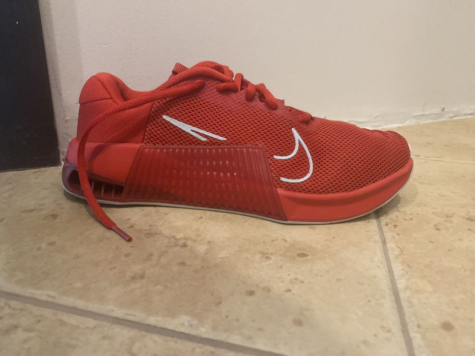 Нови Nike обувки