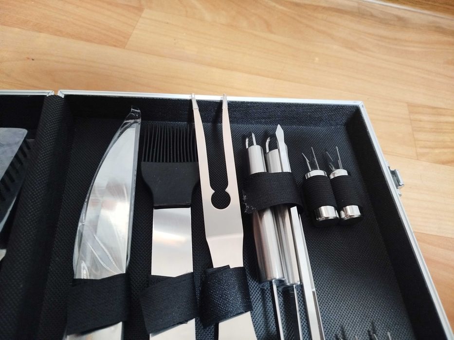 Доставка. Подарочный набор для барбекю в кейсе