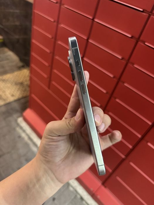 Продам iphone 15 pro max 256