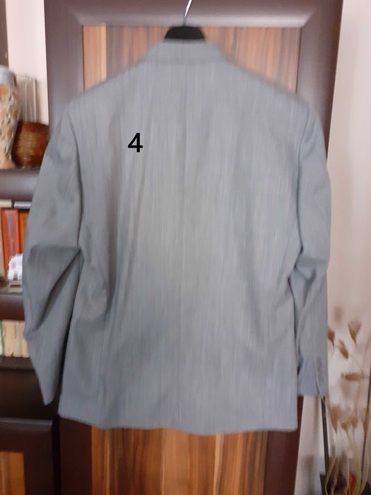 Официални мъжки костюми от 35 до 45 Евро.