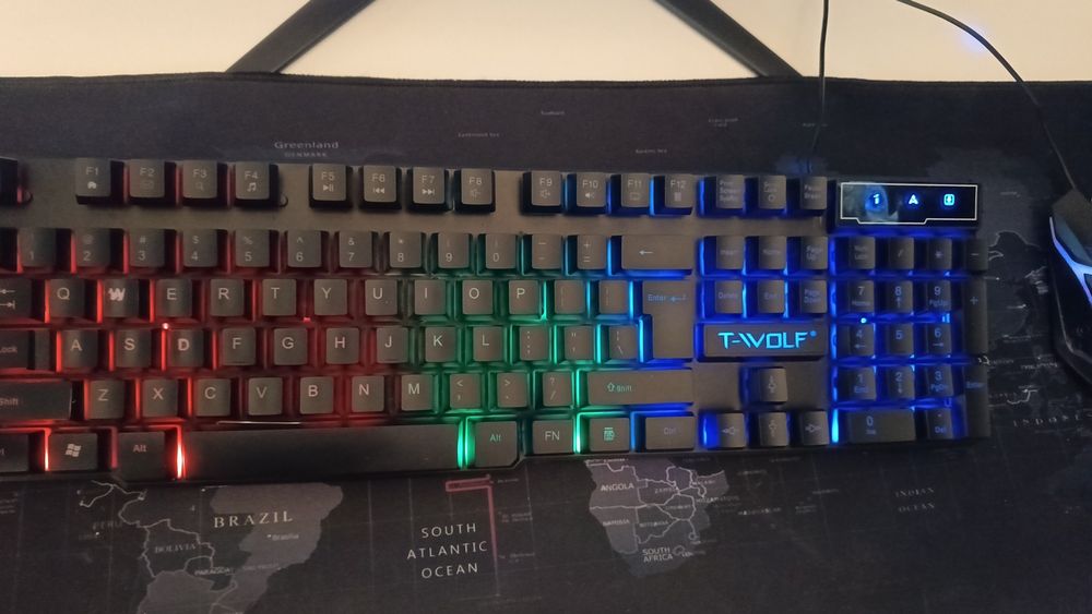 Klaviatura membranli va simli ishlashi yaxshi RGB yoritgich