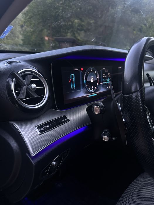 Mercedea-Benz E220