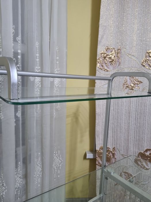 Стеклянный стол продается