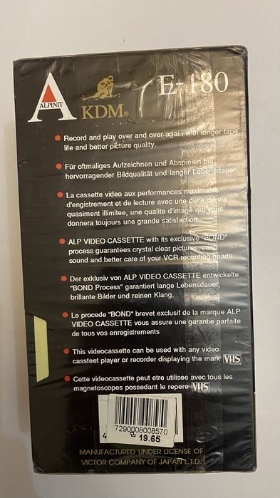 Casete VHS goale sigilate.