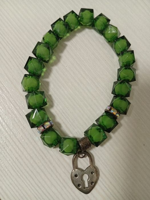 Продам бусы разные, серьги и кольца