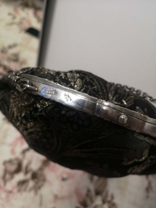 Poseta cu rama si lant din argint 925,
Lucrata fin, manual  pânză 
Mar