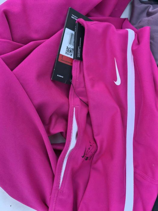 Nike оригинален дамски клин Л размер нов