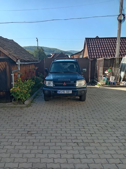 Mitsubisi pajero pinin