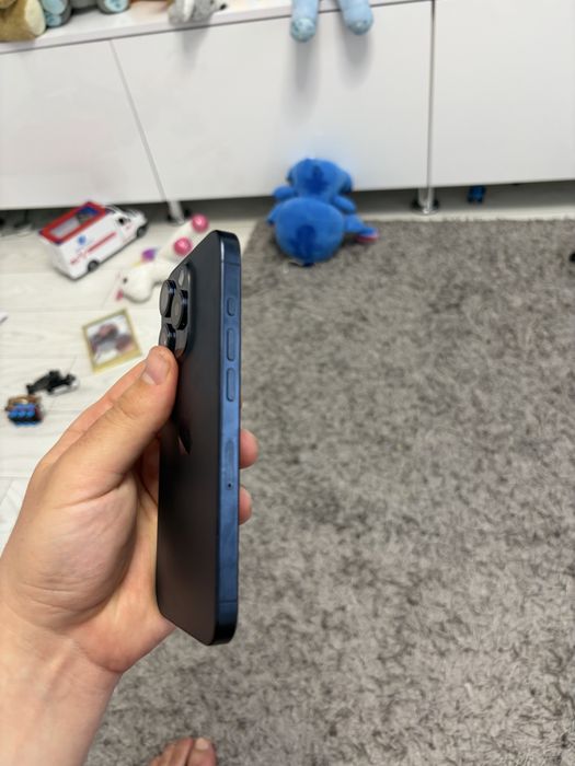 Vand iphone 15 pro pentru piese