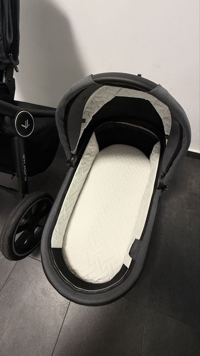 2в1 Бебешка количка Muuvo Quick 4.0 / Graphite / кош за новородено и седящ кош