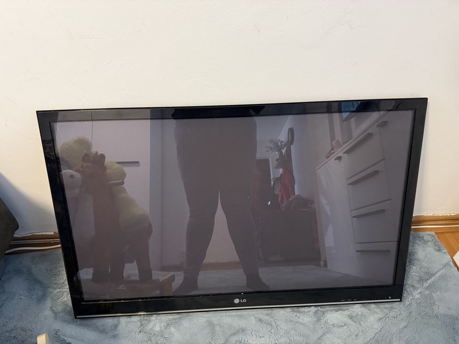 Televizor LG 106 cm