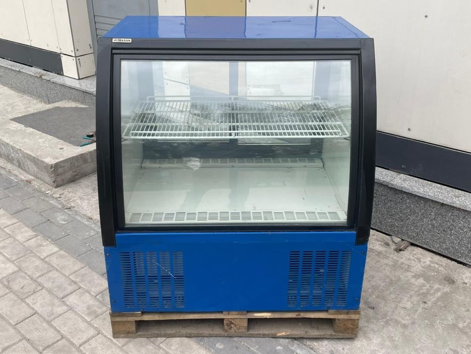 Срочно продам витринный холодильник